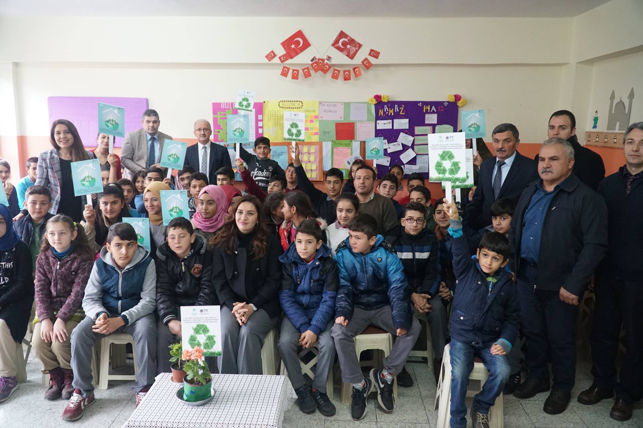 Amasya’da Organik Tarıma Destek: Pilot Okullarda Kompost Solucanı Dağıtımı Yapıldı